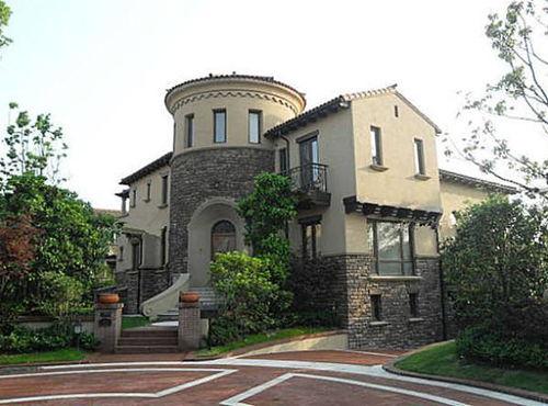 央视爆料别墅事件视频,揭秘豪华别墅背后的惊人真相  第3张